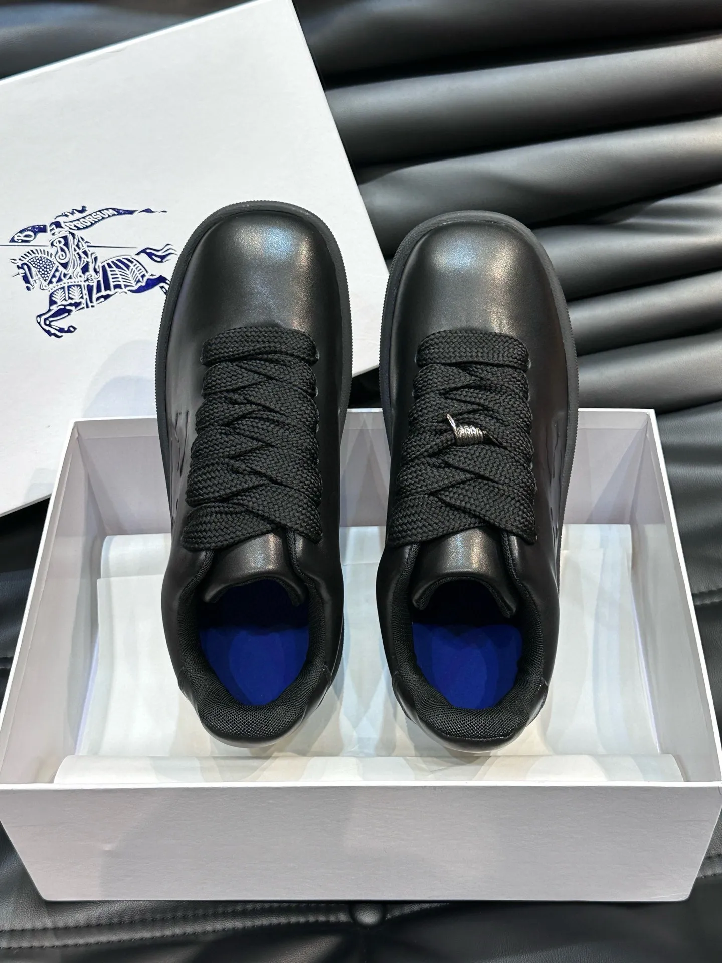 Factory price: 500💰Burberry Box series👫Thick-soled casual sports shoes for couples, cool sneakers and bread shoes, purchased and developed from the original version, the top version of the Box series sports shoes, made of original plaid/knitted fabric, embellished with embossed Equestrian Knight logo (EKD). Made of mesh lining, the laces are decorated with metal coils, the rubber sole is decorated with the Burberry letter logo, and the original molded 3.5CM two-color T men's shoe 💰U outsole! Code number: 35-45 (35-45 customized)